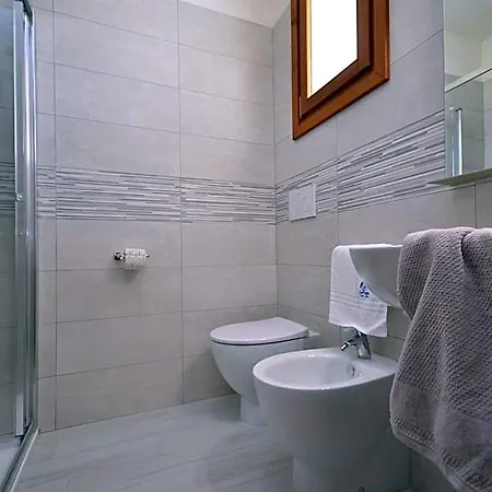 Contemporary Flat In The Main Shopping Road By Beahost Hotel 2*