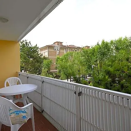 Contemporary Flat In The Main Shopping Road By Beahost Hotel 2*