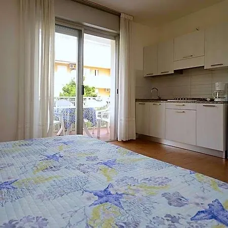 Contemporary Flat In The Main Shopping Road By Beahost Hotel 2*