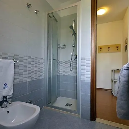 Hotel Contemporary Flat In The Main Shopping Road By Beahost